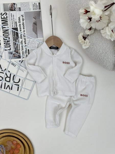 ابيض مع زهري