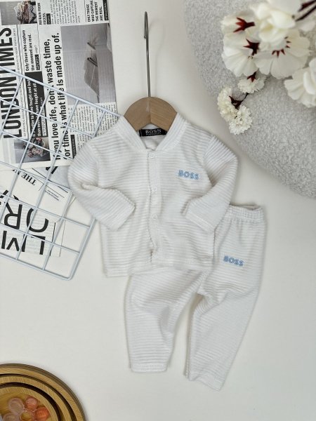 ابيض مع ازرق