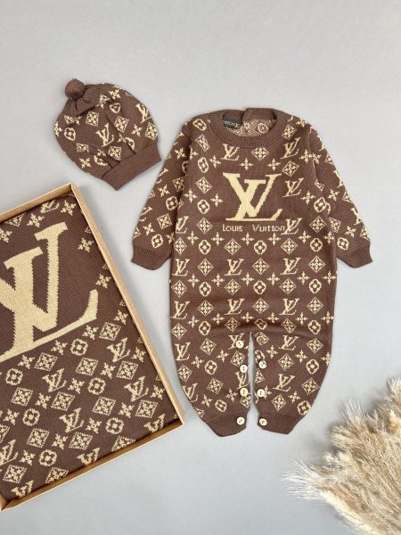 طقم بيبي مستشفى Louis vuitton