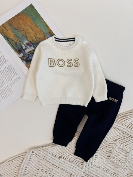 ابيض مع كحلي