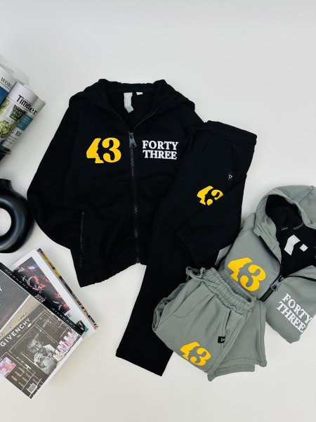 طقم ولادي 43 ضد المي مبطن