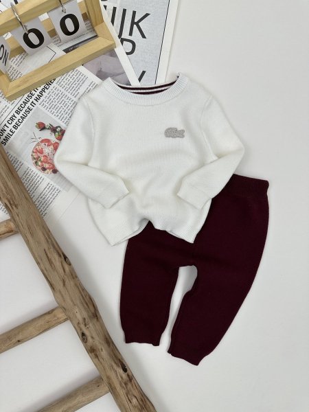 ابيض مع برغندي