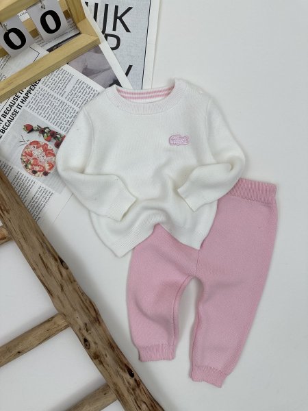 ابيض مع زهري